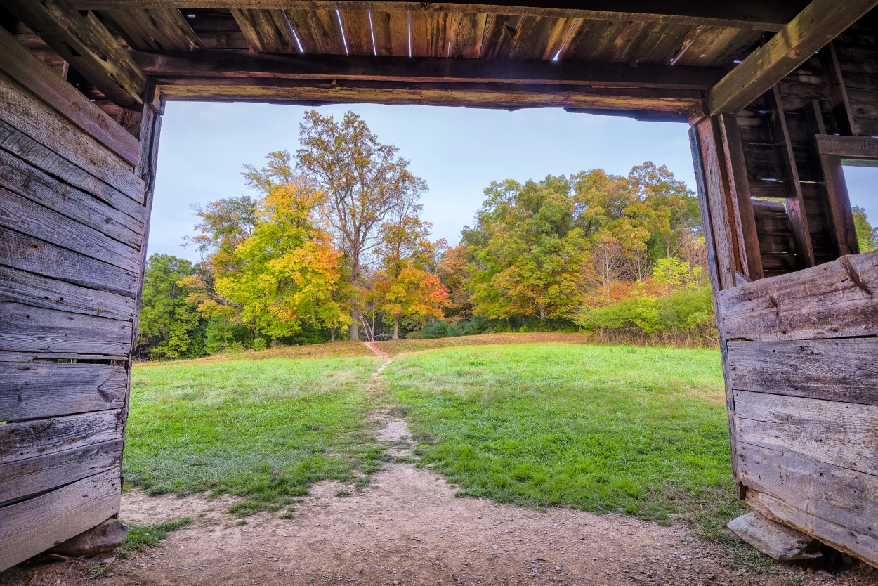 autumn-barn.webp