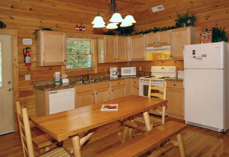 honey bear hideaway cabin kitchen